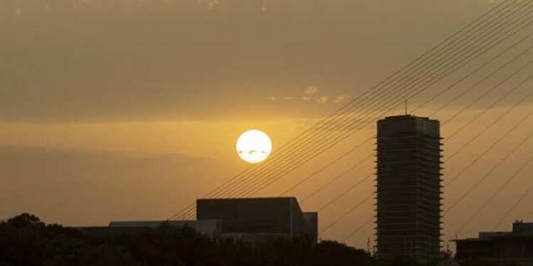 Colegios y hospitales convertidos en saunas por la ola de calor