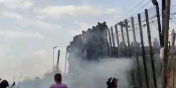 Elevan a 27 el número de fallecidos y cientos de heridos tras una nueva avalancha humana en la valla de Melilla