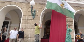 El primer izado de la bandera andaluza en la Casa Consistorial cumple 86 años