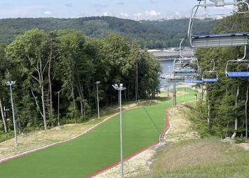 Ucrania inaugura la mayor pista de esquí híbrida del mundo en un Hotel de cinco estrellas