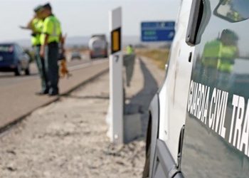 Cinco personas heridas al salirse de la carretera un minibús en Medina Sidonia