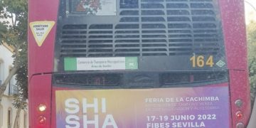 Piden 600.000 euros de multa a Autobuses Urbanos de Sevilla por publicitar tabaco con la «Feria de la Cachimba»