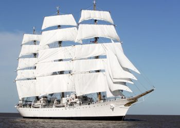 Cádiz recibe a la fragata «Libertad» en el marco de su 50 viaje de instrucción