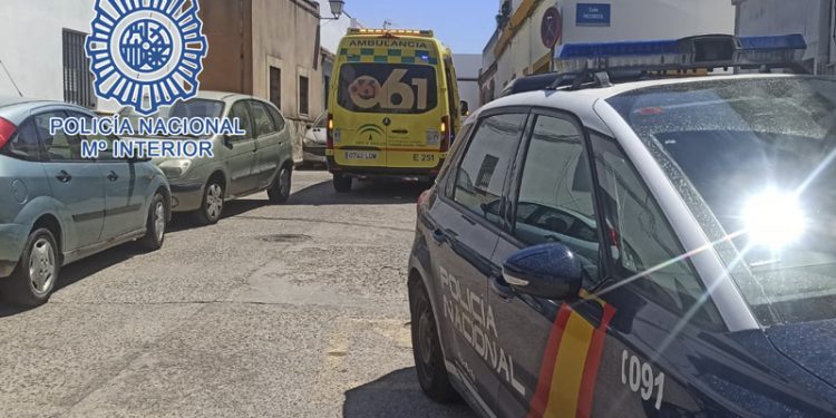 Rescatada una mujer de 78 años en Jerez tras permanecer tres días tirada en el suelo de su casa con heridas de gravedad