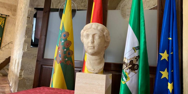 De vuelta a casa el busto romano robado en Bornos en 2010