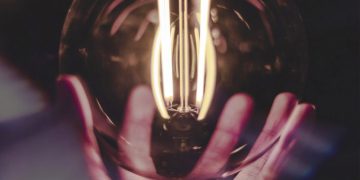 158 euros: la factura eléctrica del usuario medio sube un 70% en el agosto más caro de la historia