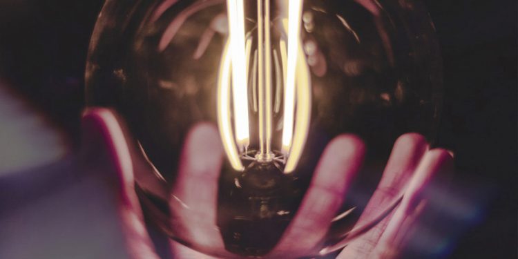 158 euros: la factura eléctrica del usuario medio sube un 70% en el agosto más caro de la historia