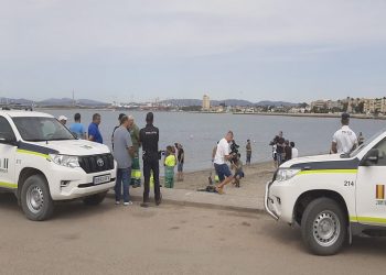 Prohibido el baño en playas de La Línea por el vertido del OS35
