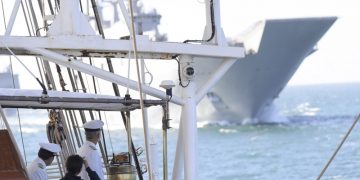 Revista naval con motivo de los actos del V Centenario de la Primera Circunnavegación