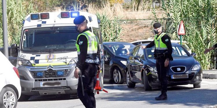 Nueve personas heridas tras un accidente entre dos vehículos en la A-92G en Granada