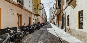 FACUA Cádiz apoya la implantación de una tasa turística en la ciudad