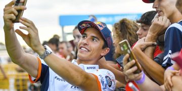 Multitudinario pit lane walk para comenzar el Gran Premio Animoca Brands de Aragón de MotoGP