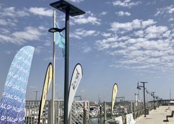 Farolas solares en los accesos a los pantalanes de Elcano dentro del programa de sostenibilidad del Sail GP