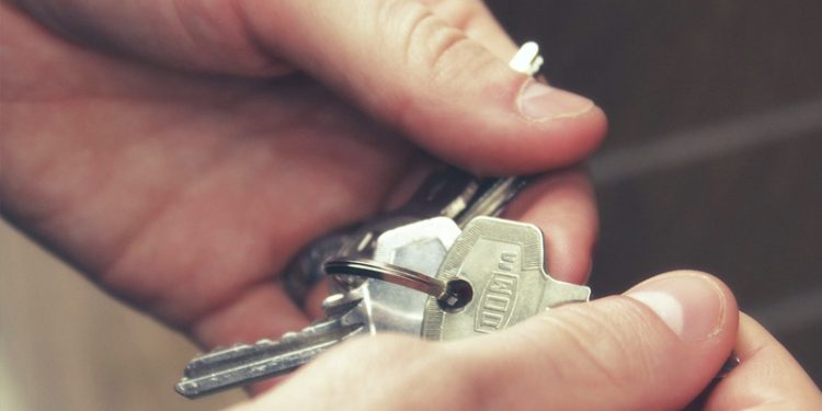 Detenido en Sevilla por más de 50 estafas en el alquiler de pisos para vacaciones a través de internet