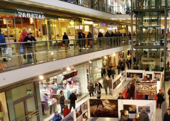 Según una encuesta de FACUA, 8 de cada 10 consumidores creen que la gran mayoría de comercios falsean descuentos en las rebajas