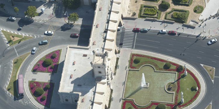 La fuente de Puerta Tierra volverá a lucirse a partir de este jueves