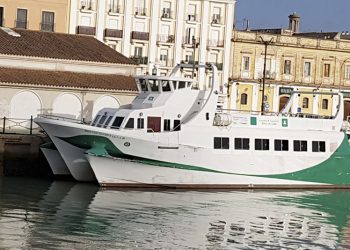 Convocada huelga en el servicio del Catamarán de la Bahía a partir del Jueves Santo