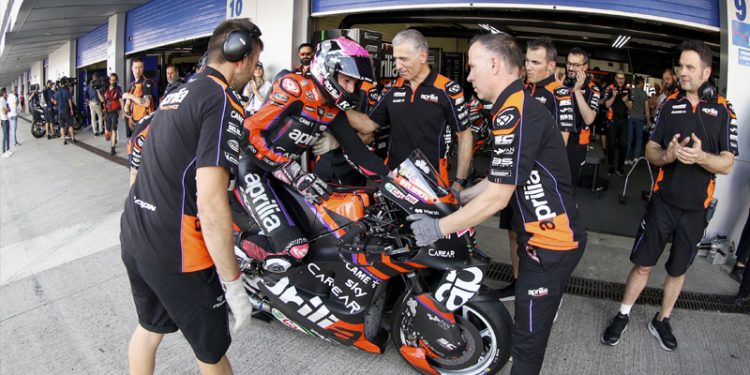 Emocionante arranque en el Gran Premio de Jerez con sorpresas en los primeros entrenamientos libres