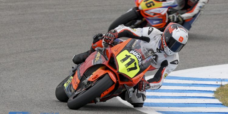 Miguel Ángel Giménez y Alberto García triunfan en la primera prueba del Campeonato de Andalucía de Motociclismo en Jerez