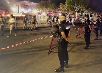 El Puerto se manifiesta contra el «turismo de borrachera» y los pisos turísticos