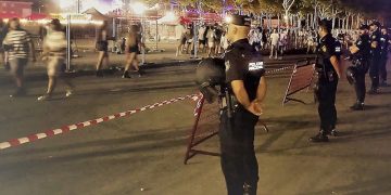 El Puerto se manifiesta contra el «turismo de borrachera» y los pisos turísticos