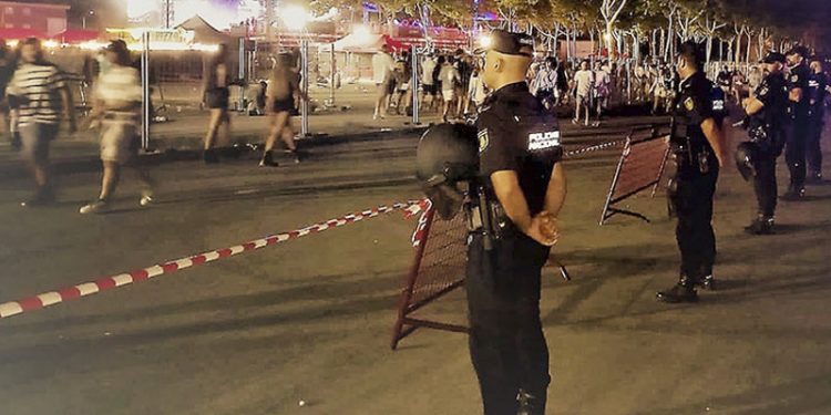 El Puerto se manifiesta contra el «turismo de borrachera» y los pisos turísticos